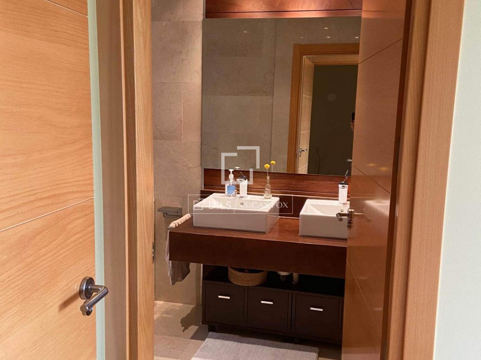 Appartement de 2 chambres à louer à Madrid ville avec piscine garage - 2 250 € (Ref: 9769927)