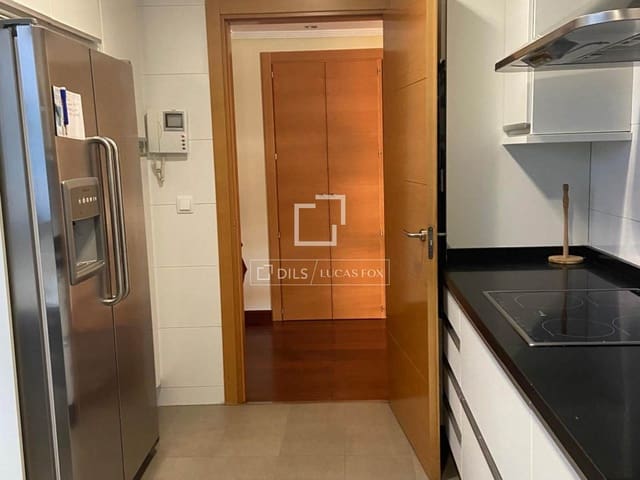 Appartement de 2 chambres à louer à Madrid ville avec piscine garage - 2 250 € (Ref: 9769927)