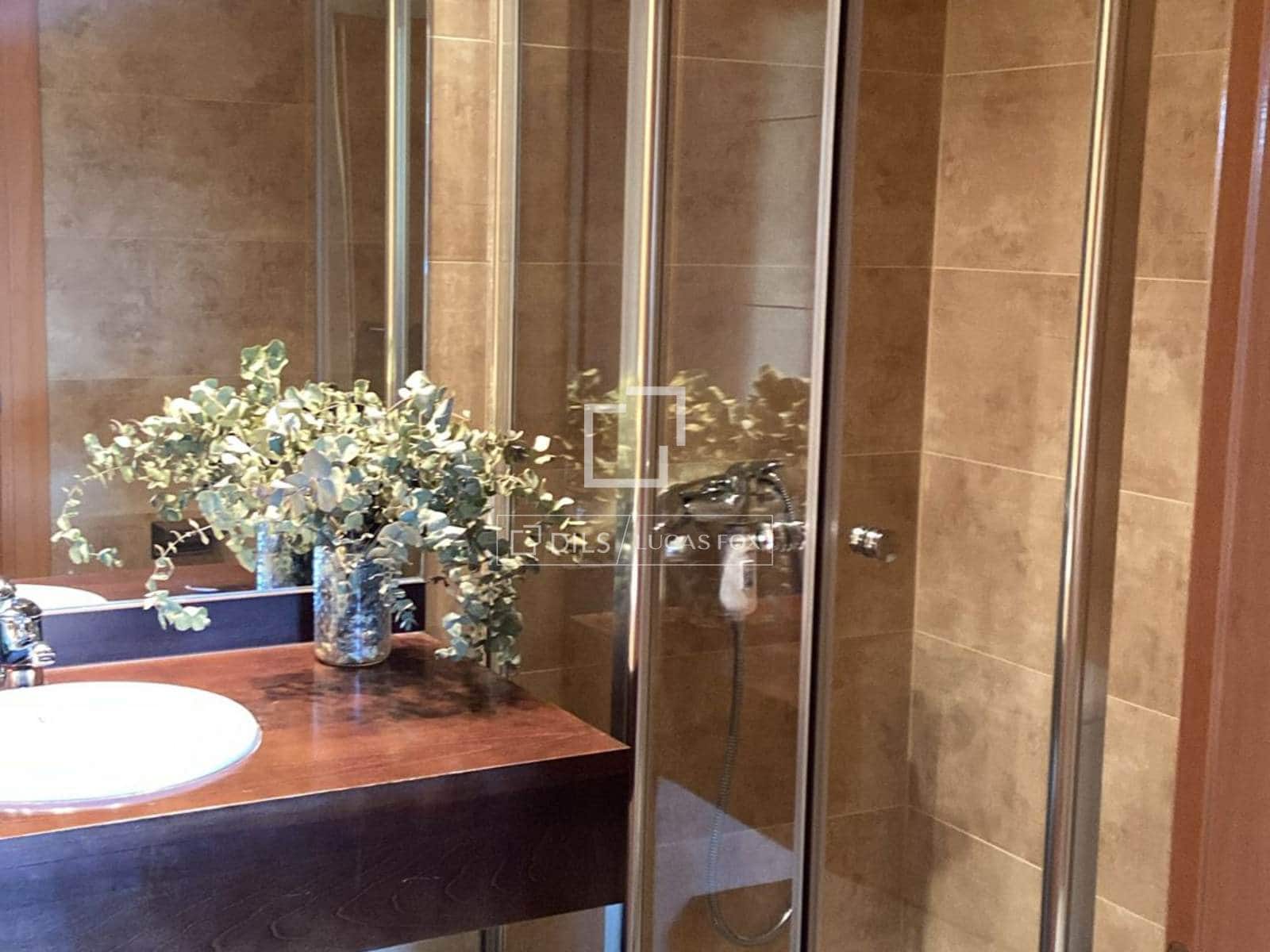 Appartement de 2 chambres à louer à Madrid ville avec piscine garage - 2 250 € (Ref: 9769927)