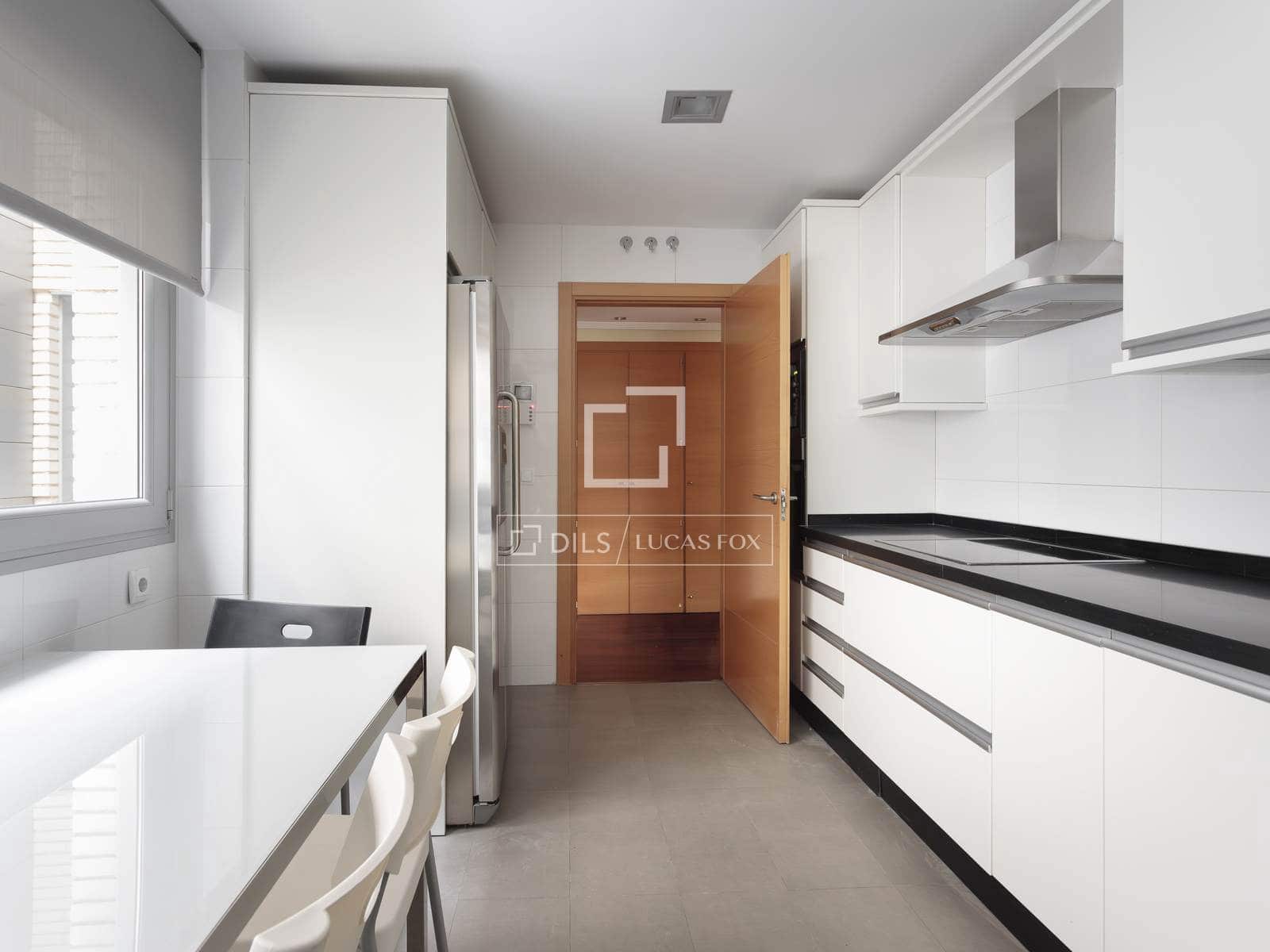 2 soverom Leilighet til leie i Madrid by med svømmebasseng garasje - € 2 250 (Ref: 9769927)