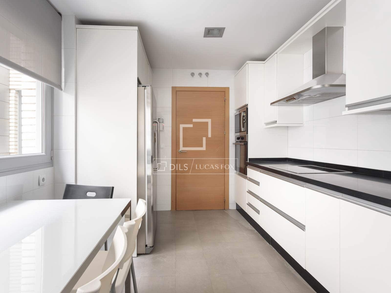 2 soverom Leilighet til leie i Madrid by med svømmebasseng garasje - € 2 250 (Ref: 9769927)