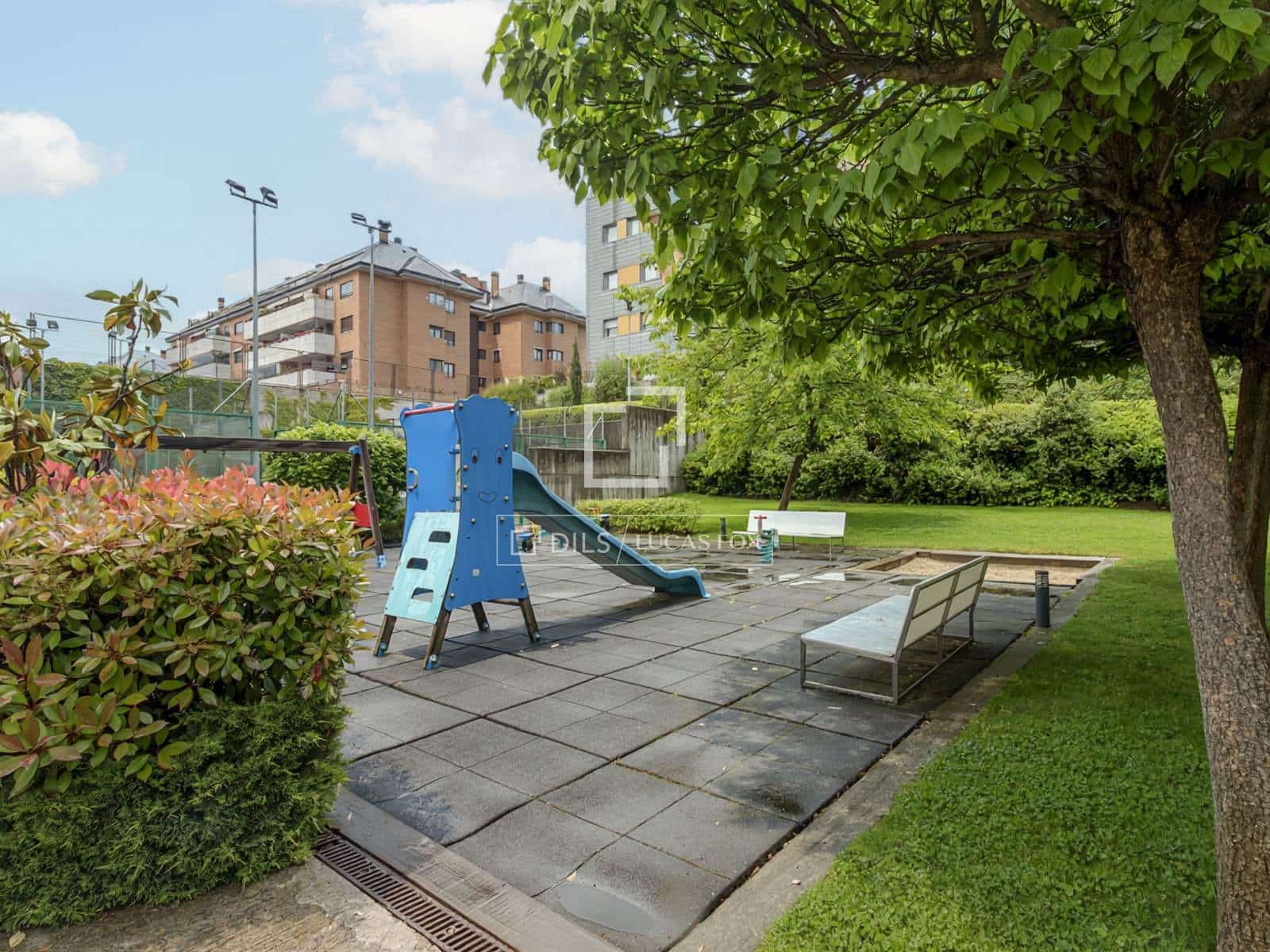 2 soverom Leilighet til leie i Madrid by med svømmebasseng garasje - € 2 250 (Ref: 9769927)