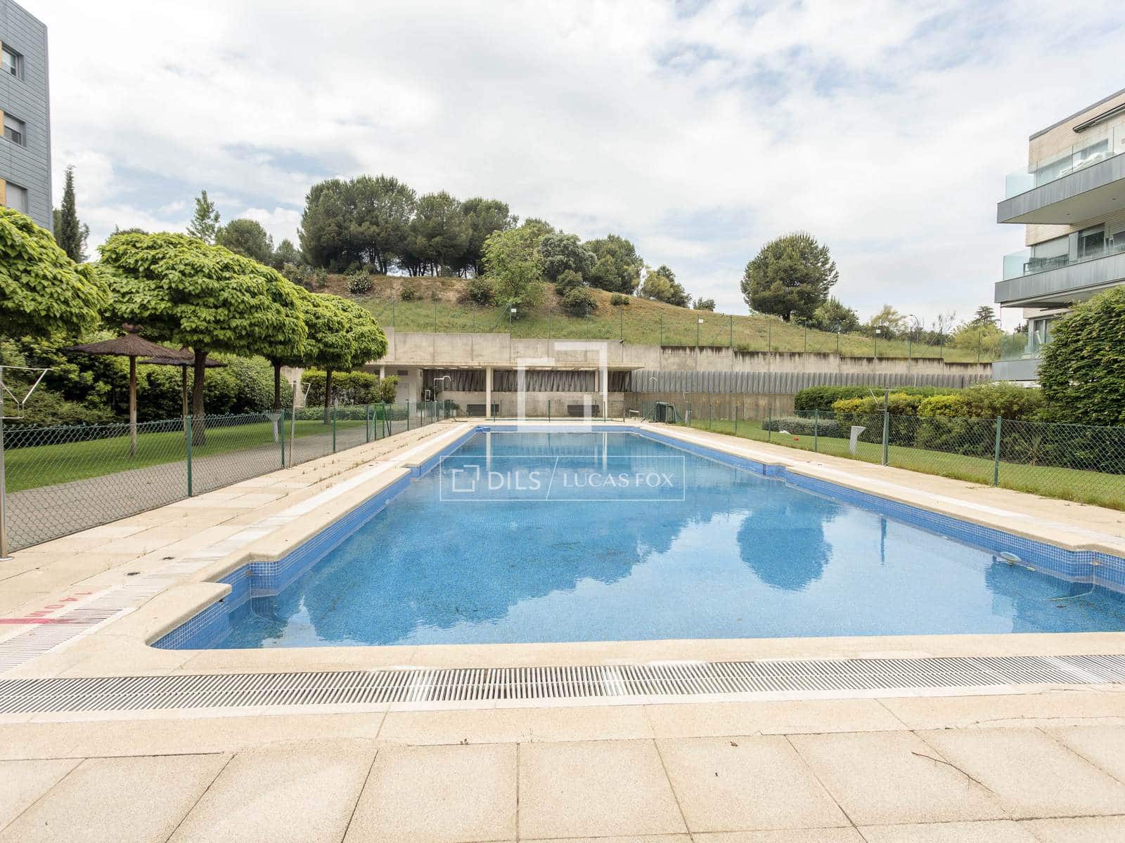 2 soverom Leilighet til leie i Madrid by med svømmebasseng garasje - € 2 250 (Ref: 9769927)