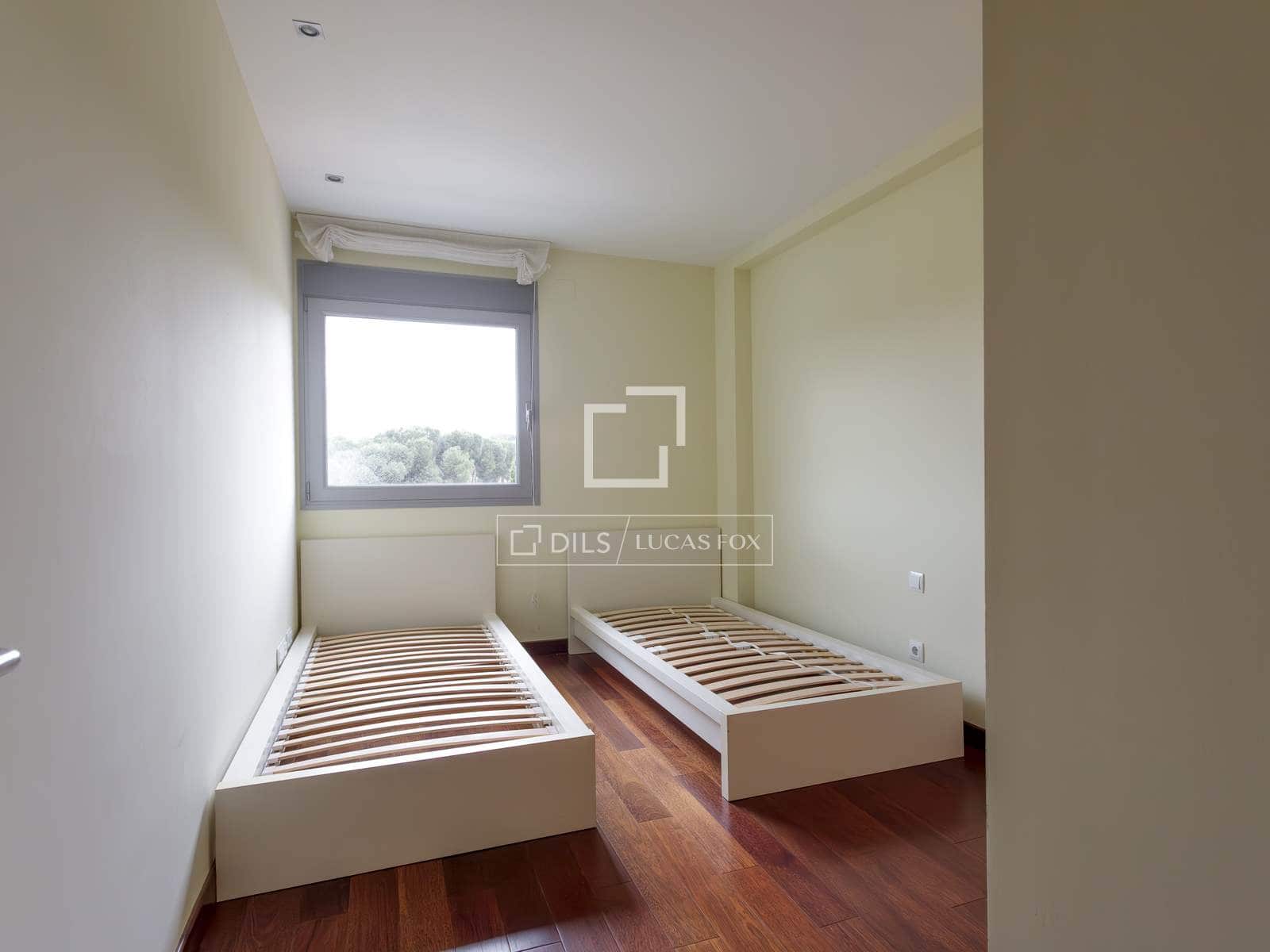 2 soverom Leilighet til leie i Madrid by med svømmebasseng garasje - € 2 250 (Ref: 9769927)