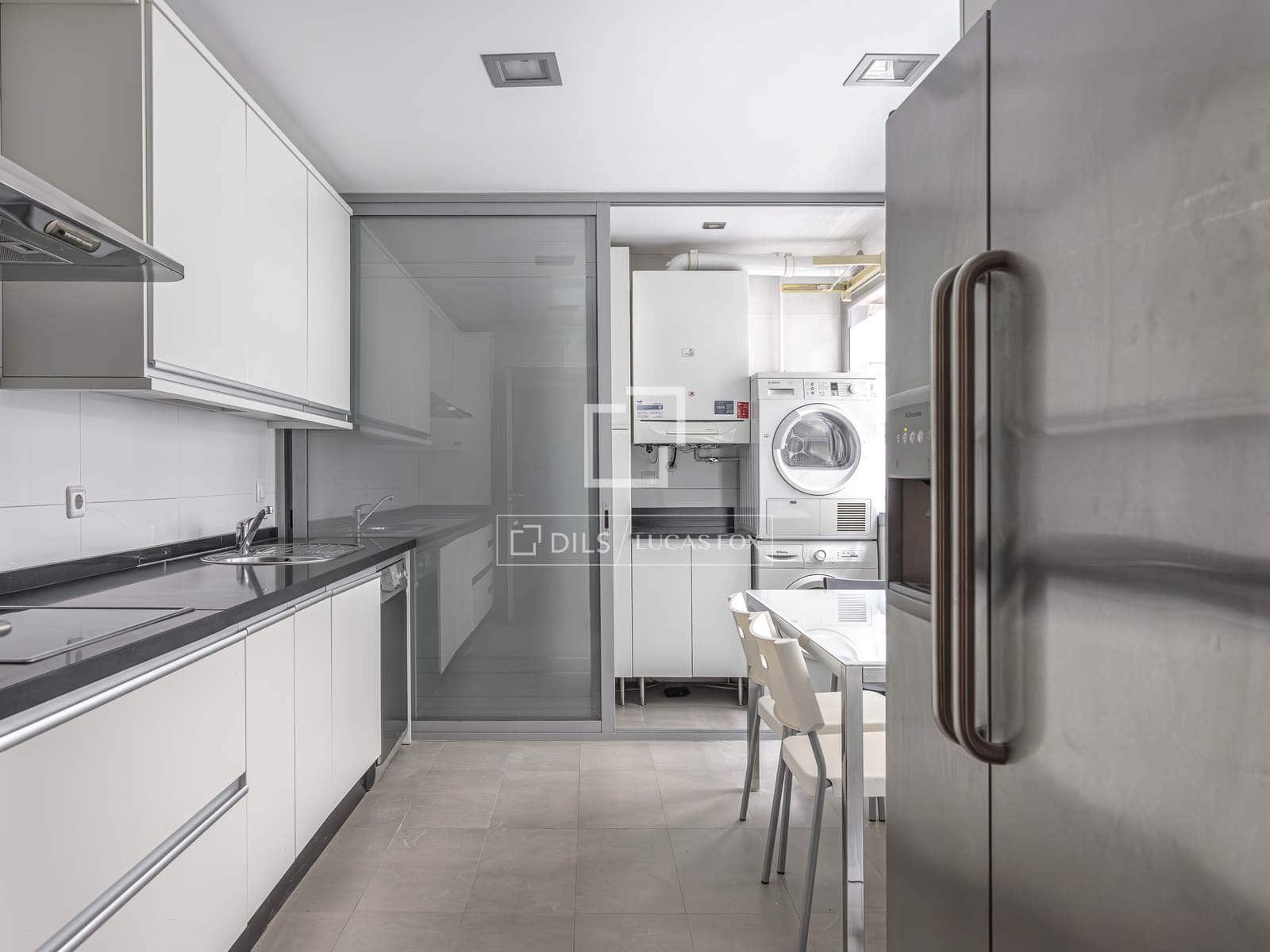 2 soverom Leilighet til leie i Madrid by med svømmebasseng garasje - € 2 250 (Ref: 9769927)