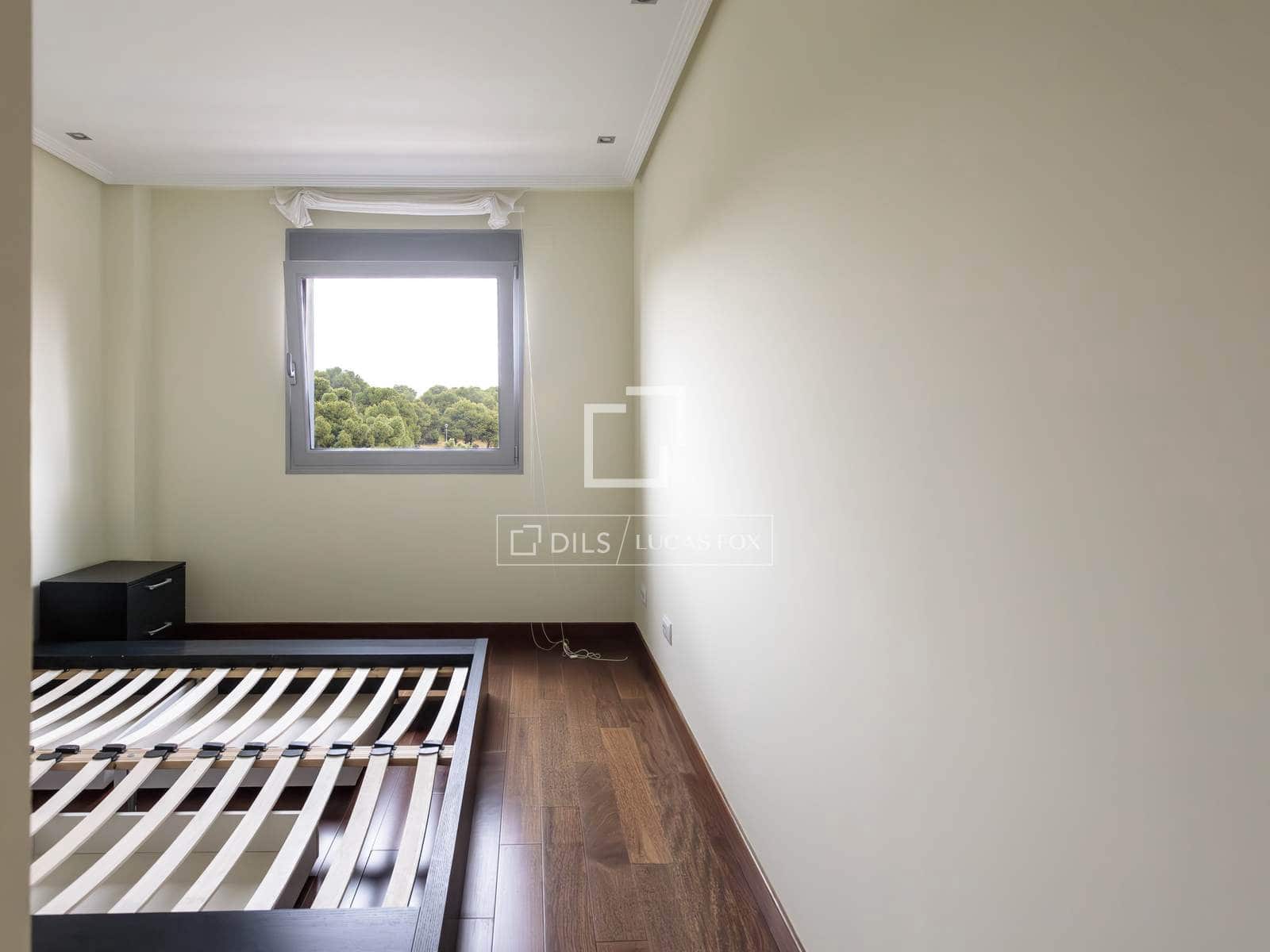 2 soverom Leilighet til leie i Madrid by med svømmebasseng garasje - € 2 250 (Ref: 9769927)