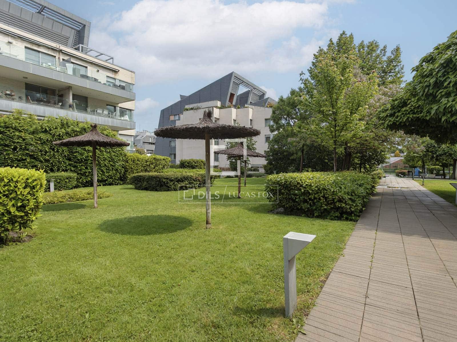2 soverom Leilighet til leie i Madrid by med svømmebasseng garasje - € 2 250 (Ref: 9769927)