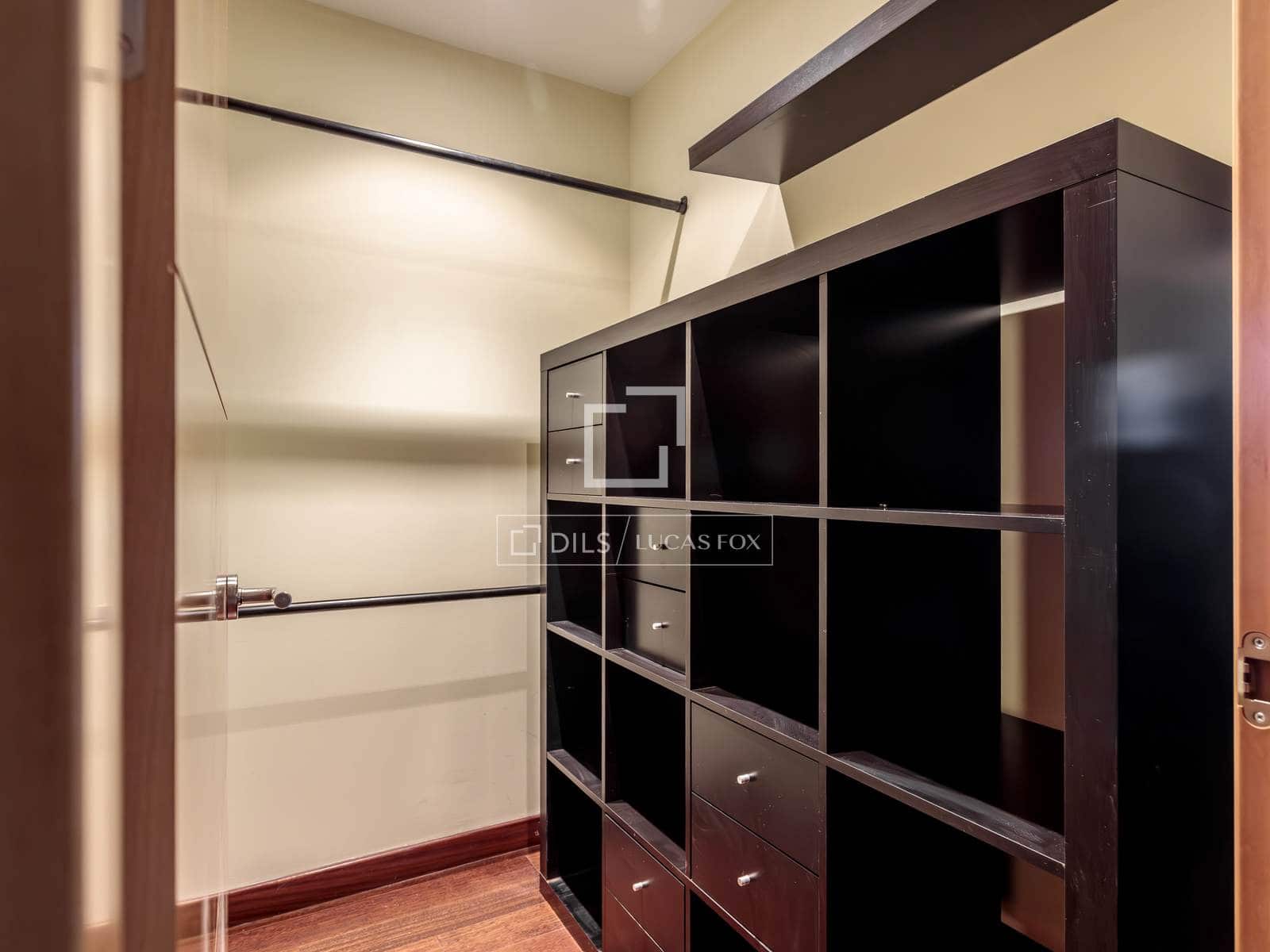 2 soverom Leilighet til leie i Madrid by med svømmebasseng garasje - € 2 250 (Ref: 9769927)
