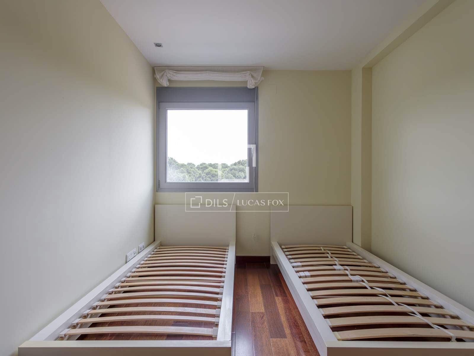 2 soverom Leilighet til leie i Madrid by med svømmebasseng garasje - € 2 250 (Ref: 9769927)