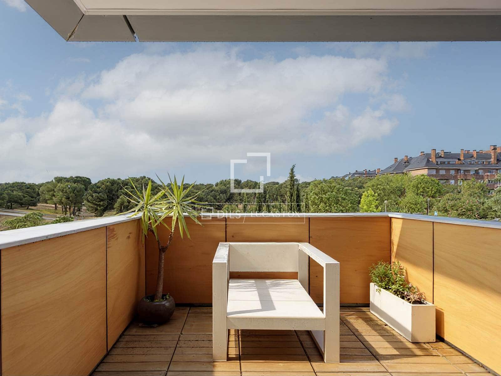 2 soverom Leilighet til leie i Madrid by med svømmebasseng garasje - € 2 250 (Ref: 9769927)