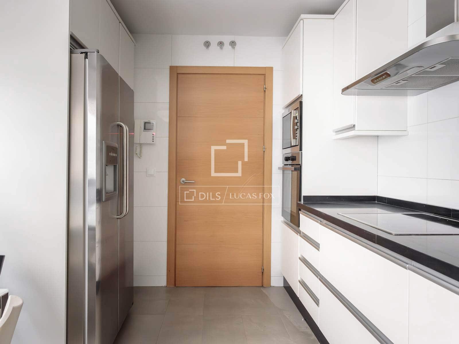 2 soverom Leilighet til leie i Madrid by med svømmebasseng garasje - € 2 250 (Ref: 9769927)