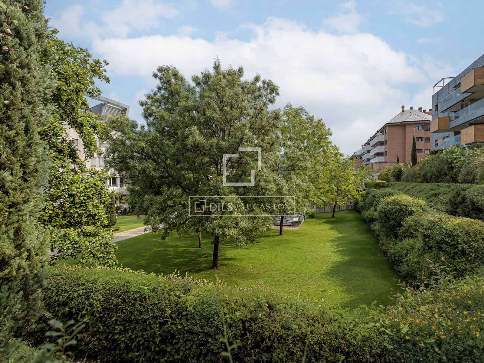 2 soverom Leilighet til leie i Madrid by med svømmebasseng garasje - € 2 250 (Ref: 9769927)