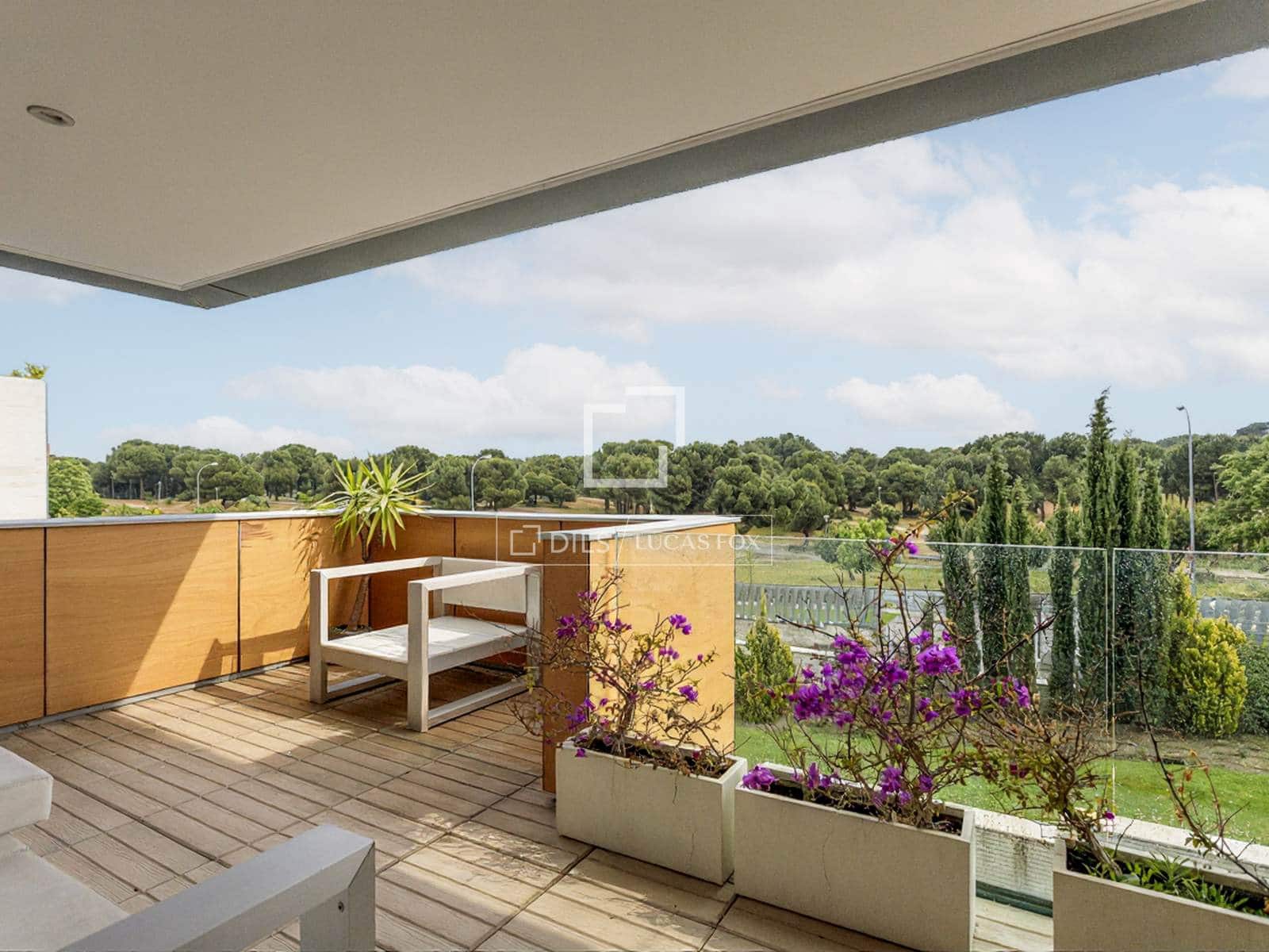 2 soverom Leilighet til leie i Madrid by med svømmebasseng garasje - € 2 250 (Ref: 9769927)