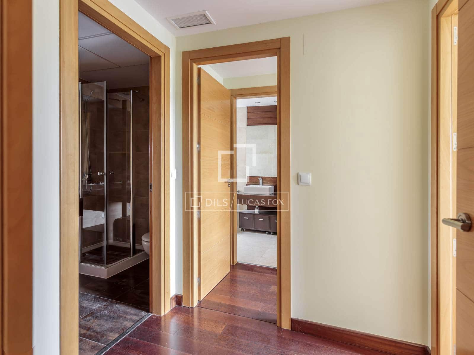 2 soverom Leilighet til leie i Madrid by med svømmebasseng garasje - € 2 250 (Ref: 9769927)