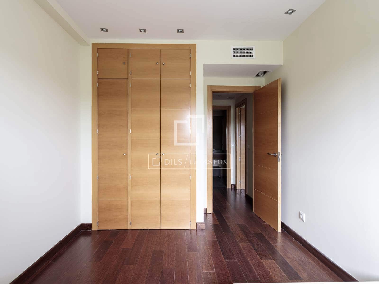 2 soverom Leilighet til leie i Madrid by med svømmebasseng garasje - € 2 250 (Ref: 9769927)
