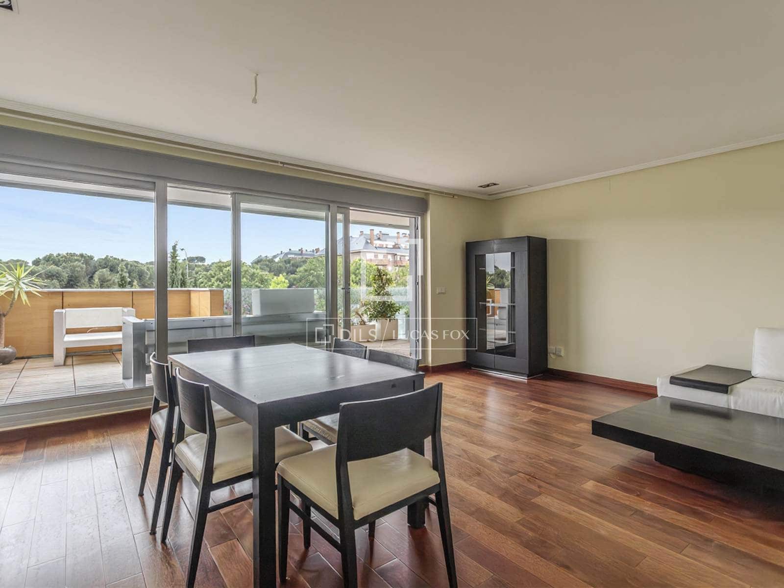2 soverom Leilighet til leie i Madrid by med svømmebasseng garasje - € 2 250 (Ref: 9769927)