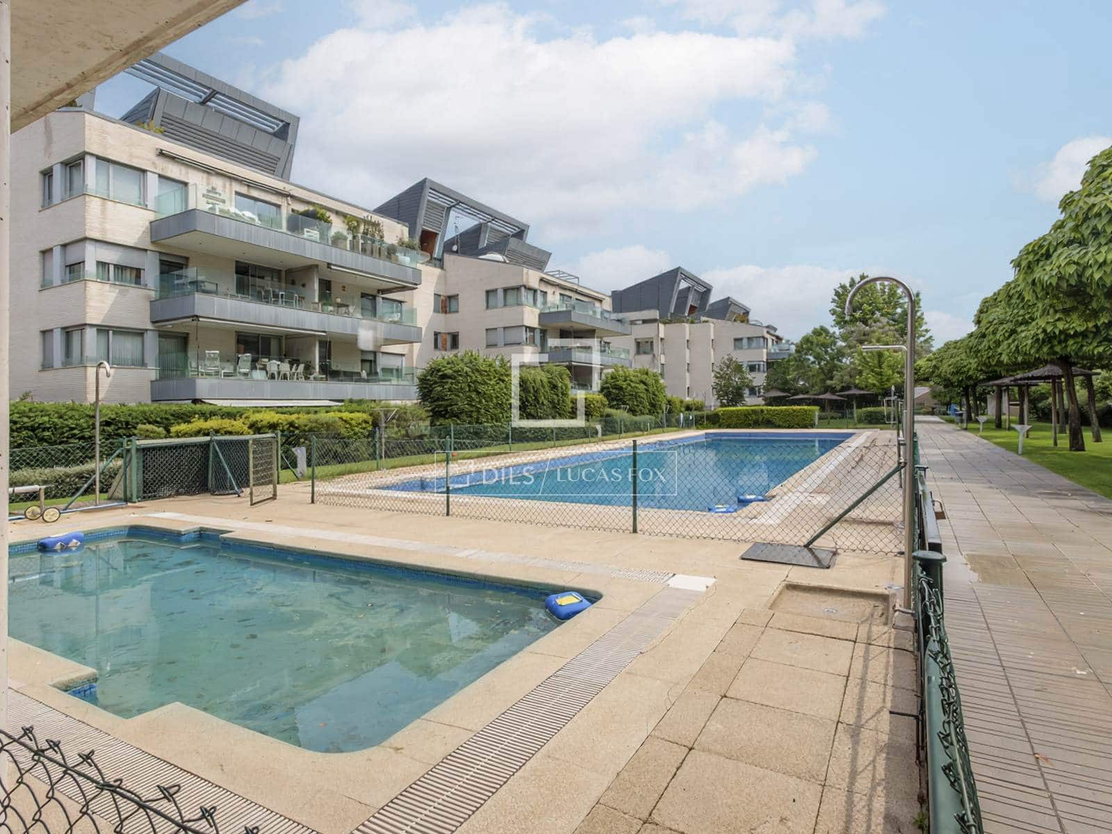 2 soverom Leilighet til leie i Madrid by med svømmebasseng garasje - € 2 250 (Ref: 9769927)
