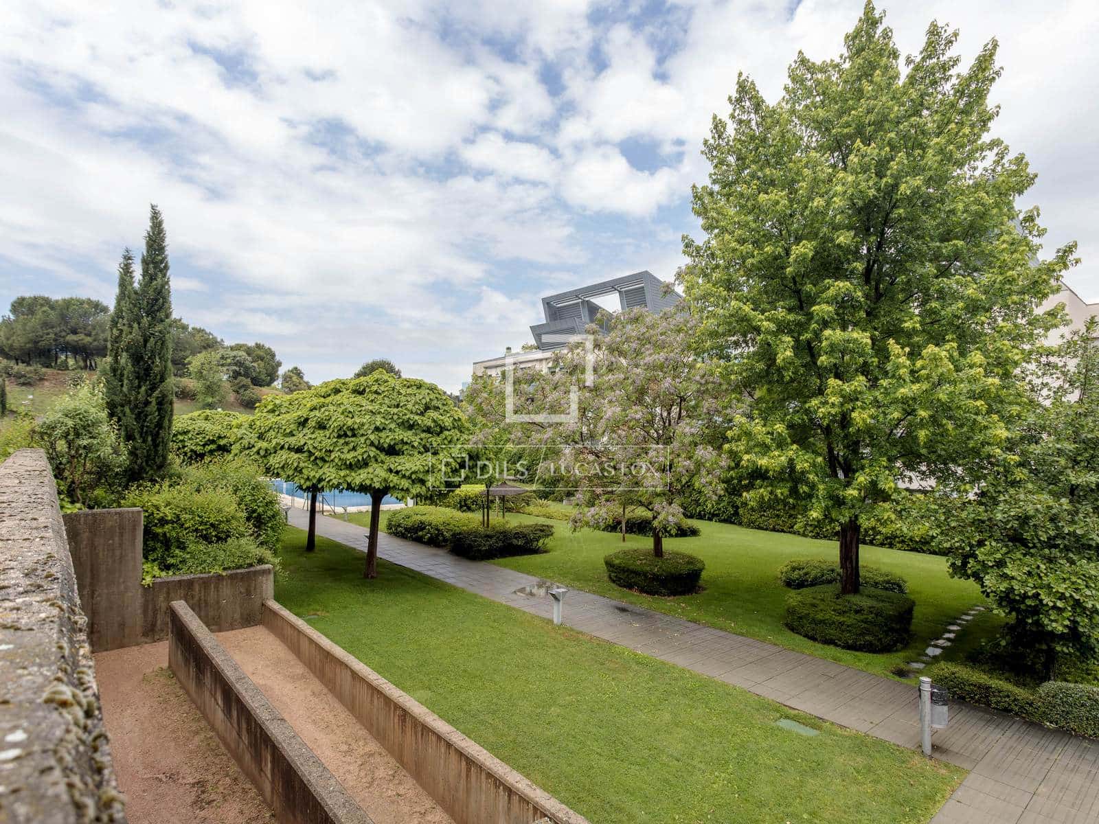 2 soverom Leilighet til leie i Madrid by med svømmebasseng garasje - € 2 250 (Ref: 9769927)