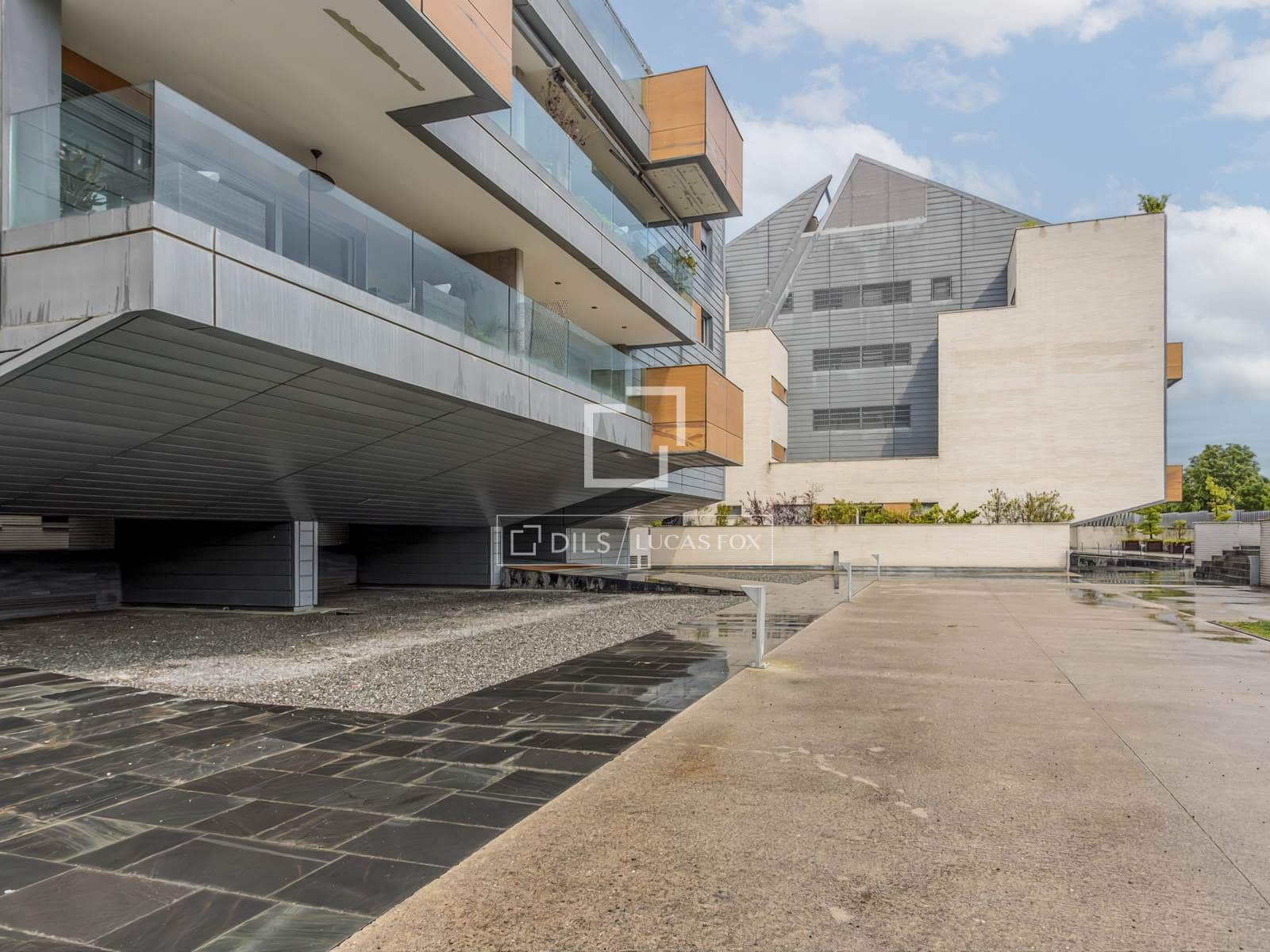 2 soverom Leilighet til leie i Madrid by med svømmebasseng garasje - € 2 250 (Ref: 9769927)