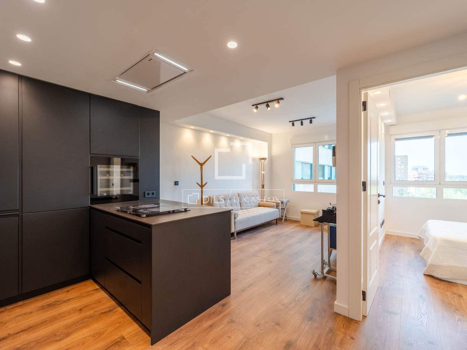 1 bedroom Apartment for rent in Valencia city with pool - € 1,800 (Ref: 9770877)