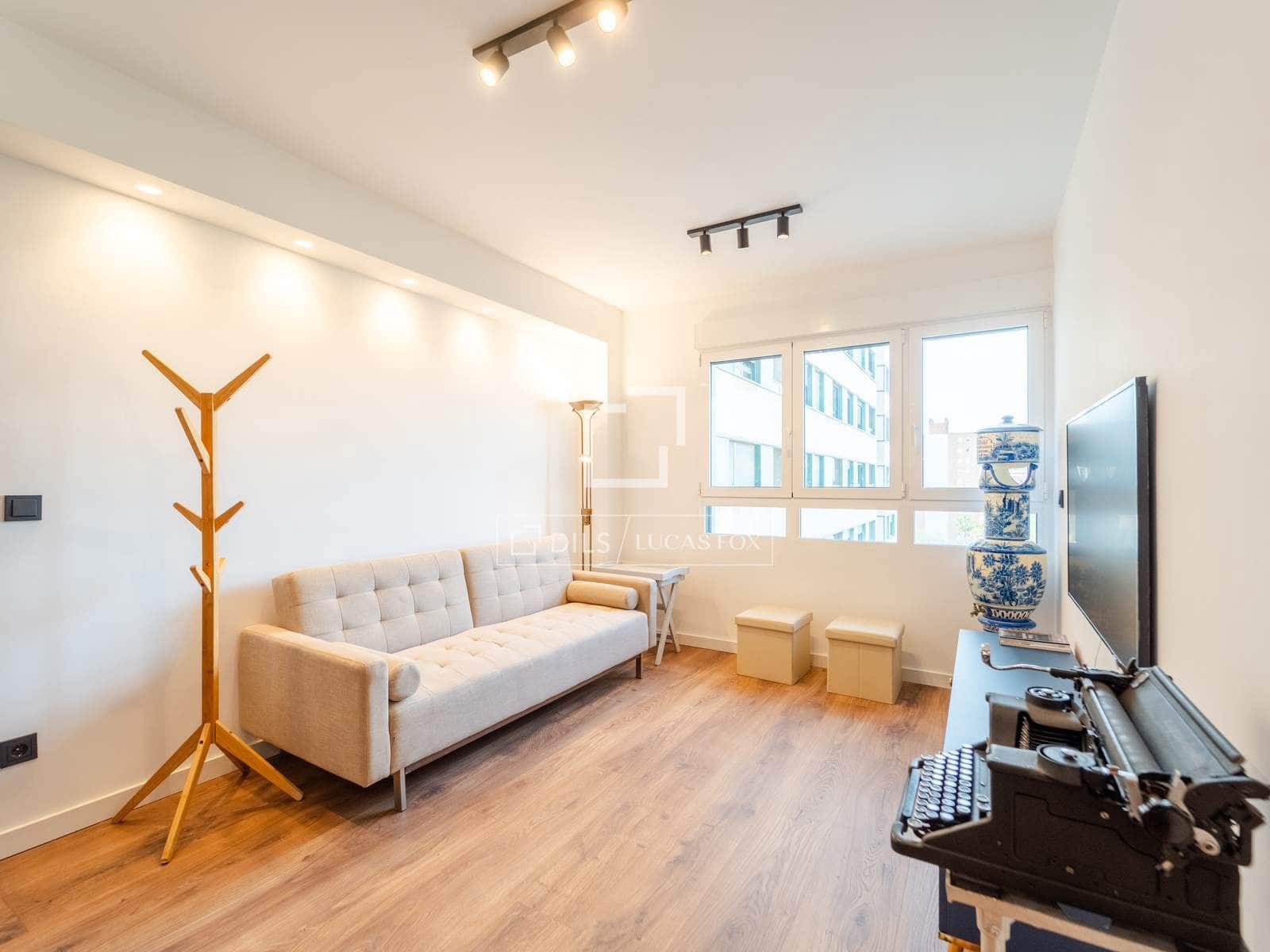 1 bedroom Apartment for rent in Valencia city with pool - € 1,800 (Ref: 9770877)