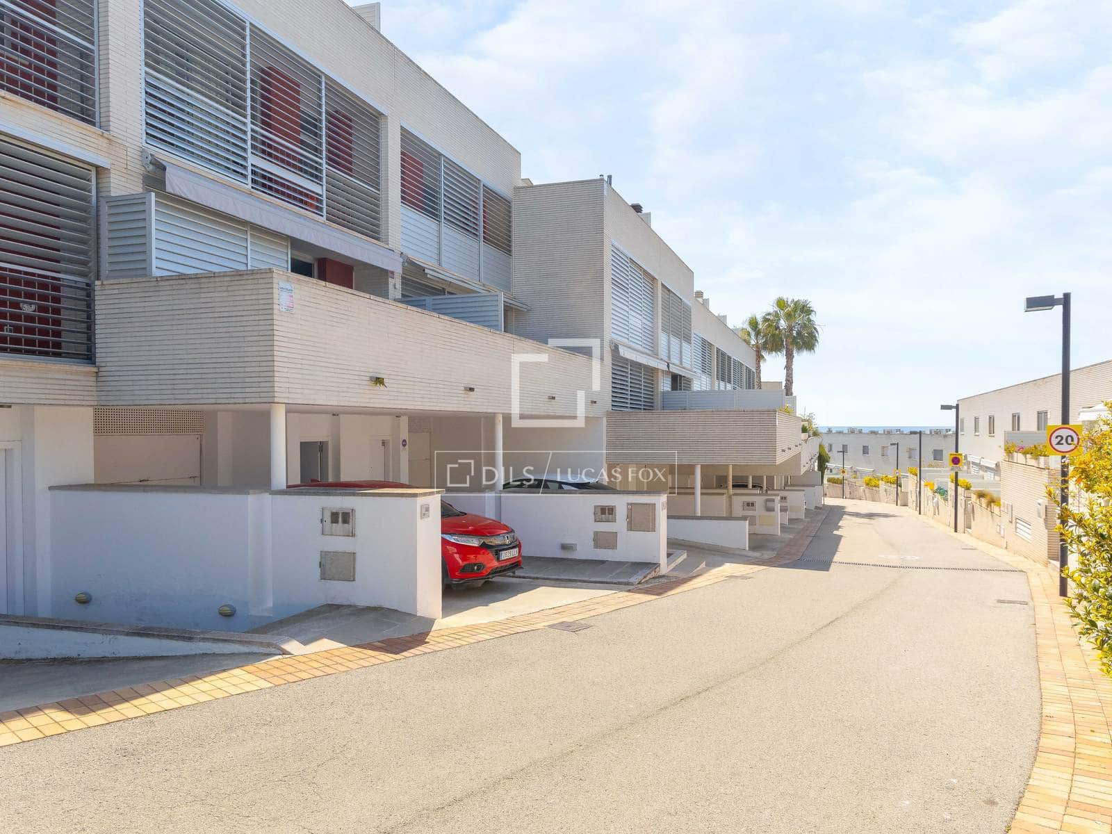 4 sypialnia Willa na sprzedaż w Sant Pol de Mar z basenem garażem - 535 000 € (Ref: 9771804)