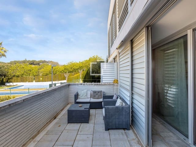 4 sypialnia Willa na sprzedaż w Sant Pol de Mar z basenem garażem - 535 000 € (Ref: 9771804)