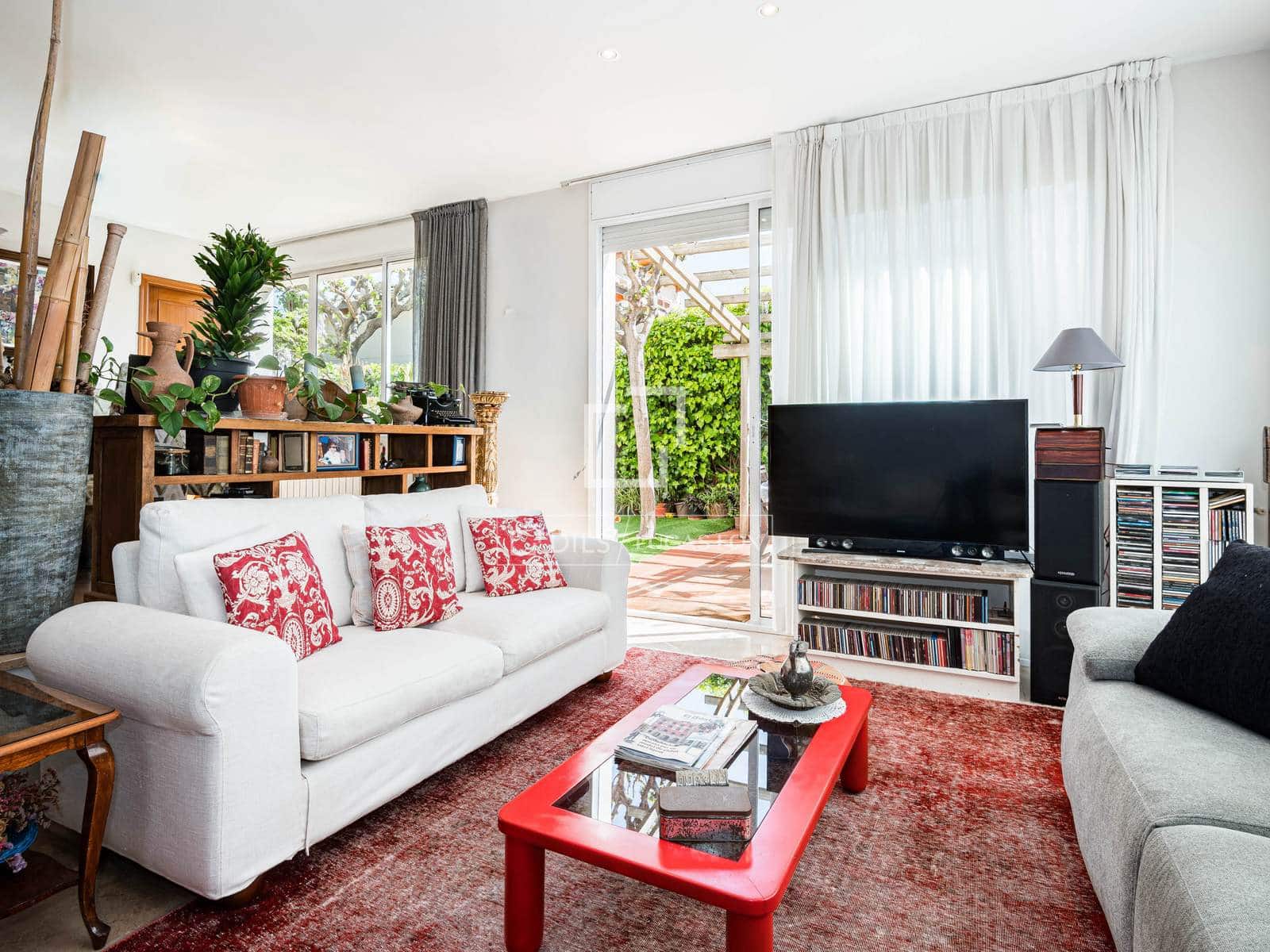 4 slaapkamer Villa te koop in Castelldefels met garage - € 1.390.000 (Ref: 9772427)