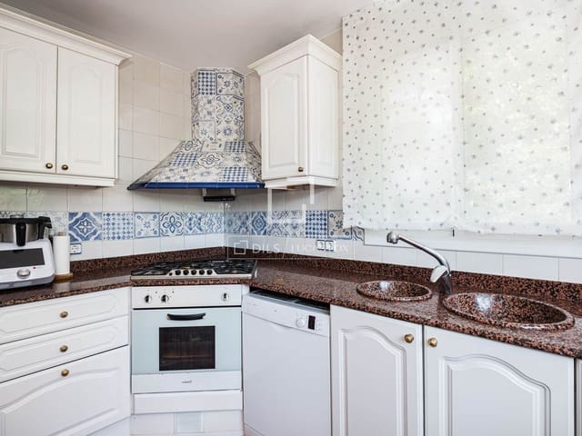 4 soveværelse Villa til salg i Castelldefels med garage - € 1.390.000 (Ref: 9772427)