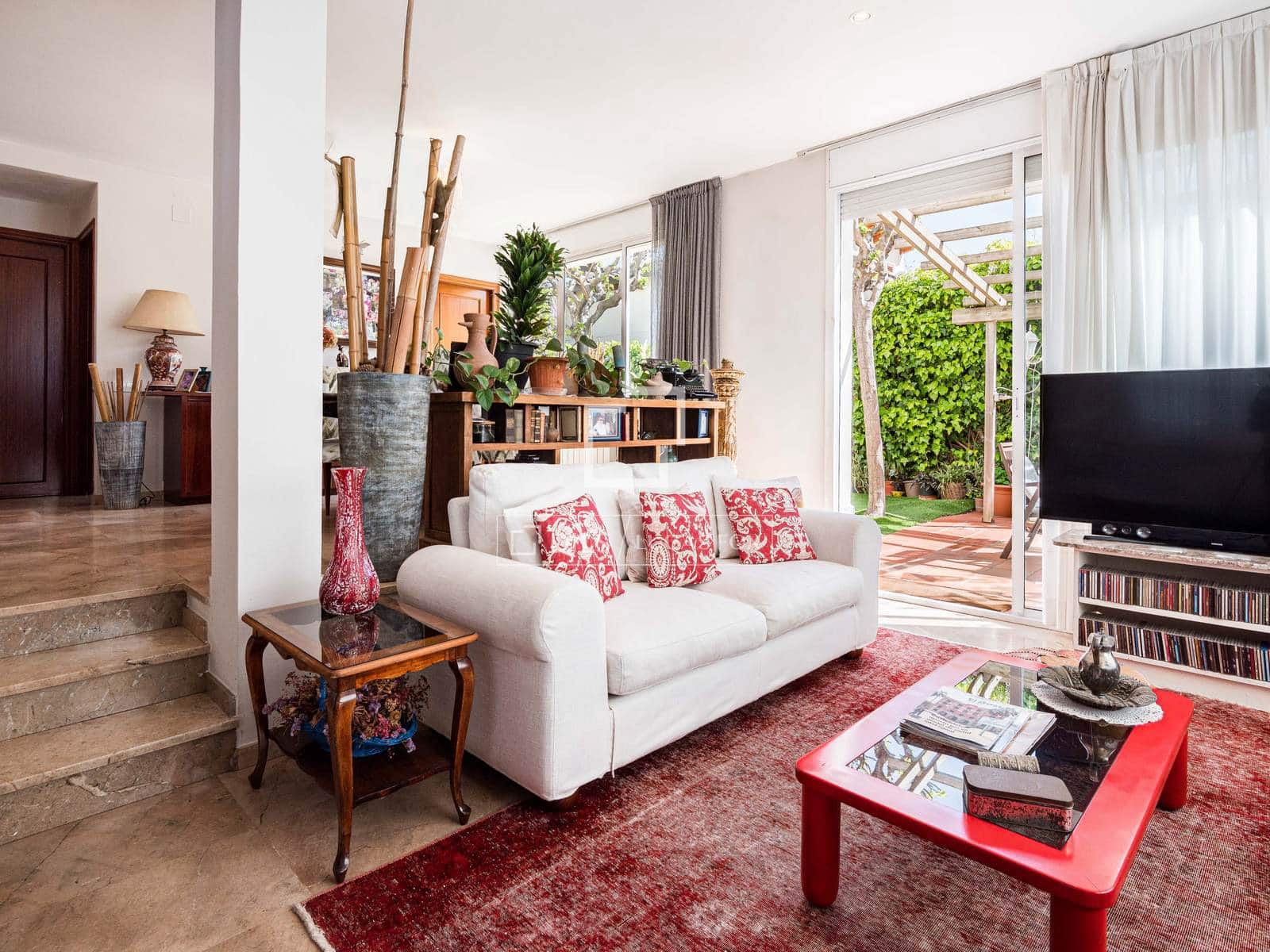 4 slaapkamer Villa te koop in Castelldefels met garage - € 1.390.000 (Ref: 9772427)