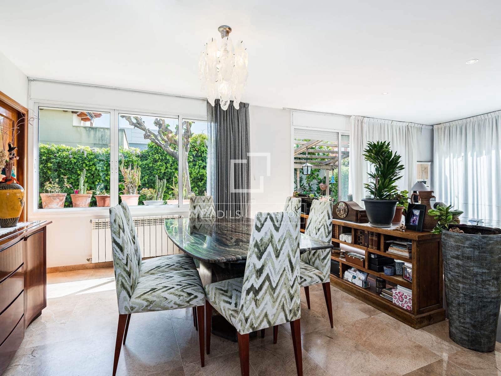 4 slaapkamer Villa te koop in Castelldefels met garage - € 1.390.000 (Ref: 9772427)