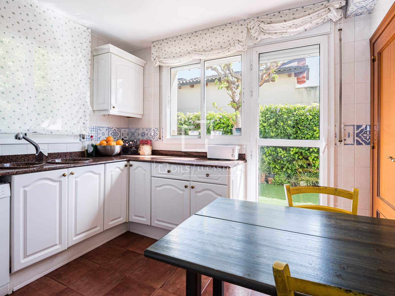 4 slaapkamer Villa te koop in Castelldefels met garage - € 1.390.000 (Ref: 9772427)