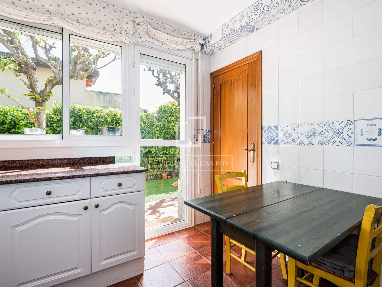 4 slaapkamer Villa te koop in Castelldefels met garage - € 1.390.000 (Ref: 9772427)