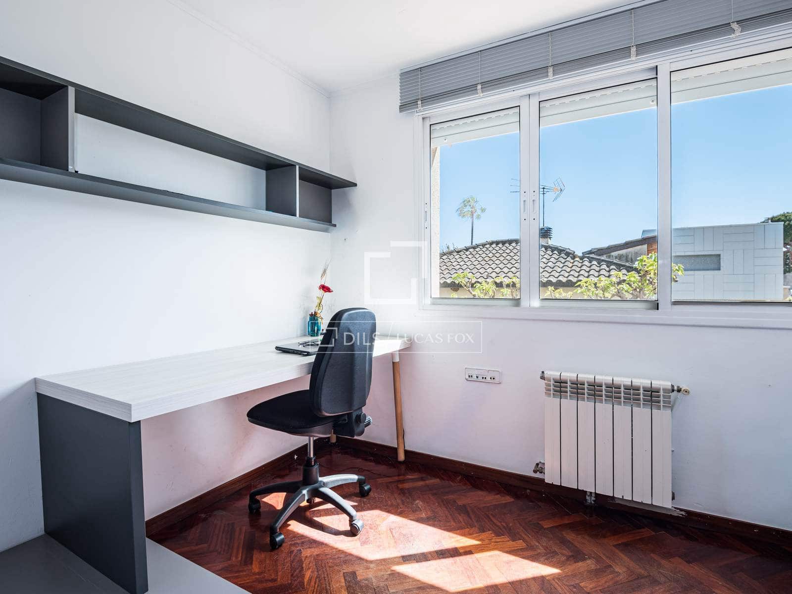 4 slaapkamer Villa te koop in Castelldefels met garage - € 1.390.000 (Ref: 9772427)