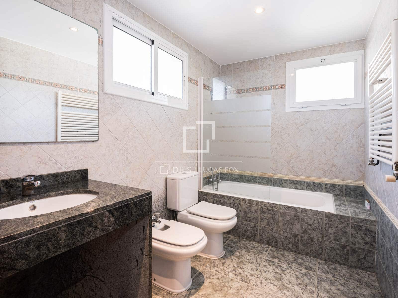 4 slaapkamer Villa te koop in Castelldefels met garage - € 1.390.000 (Ref: 9772427)