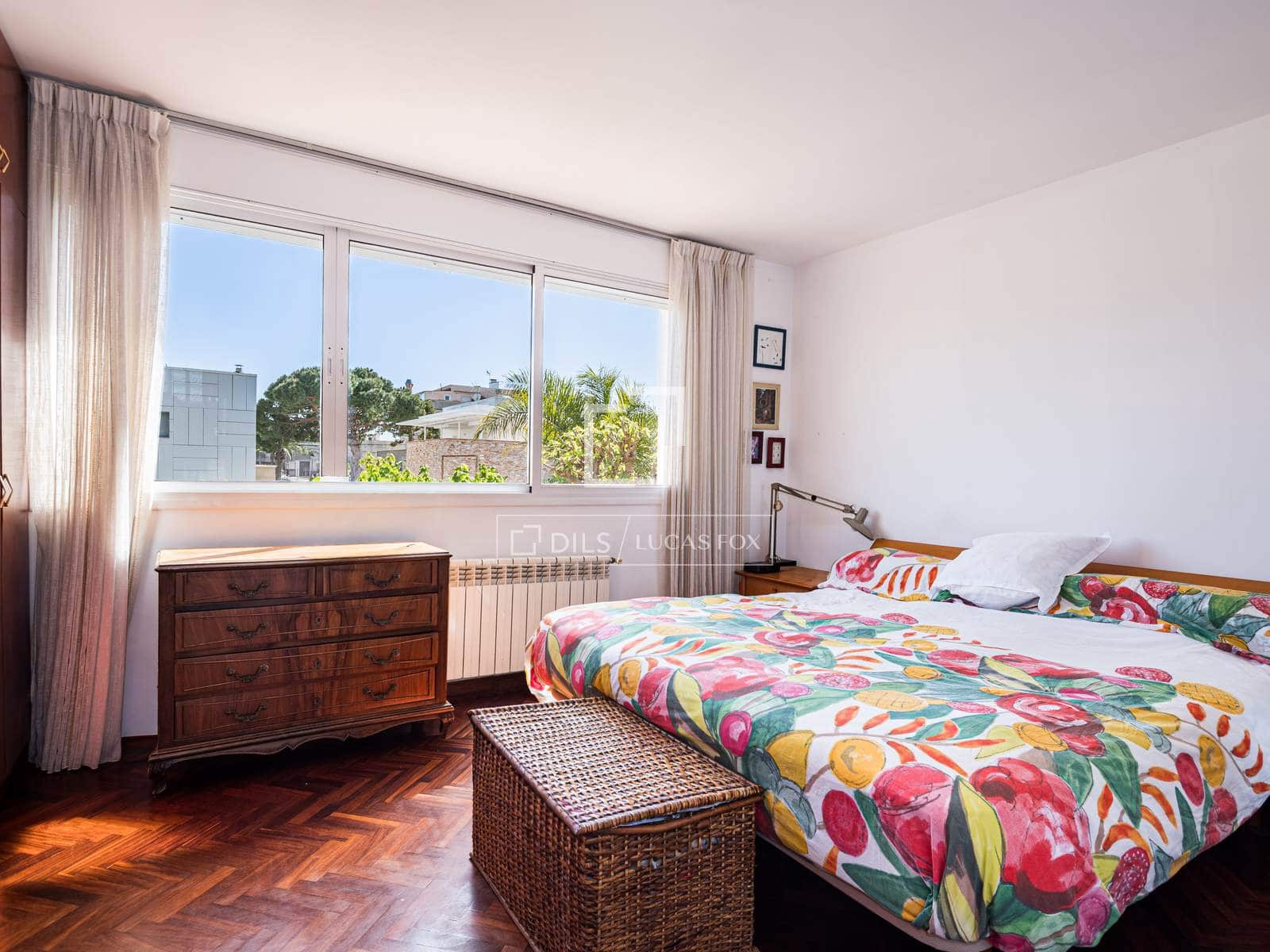 4 slaapkamer Villa te koop in Castelldefels met garage - € 1.390.000 (Ref: 9772427)