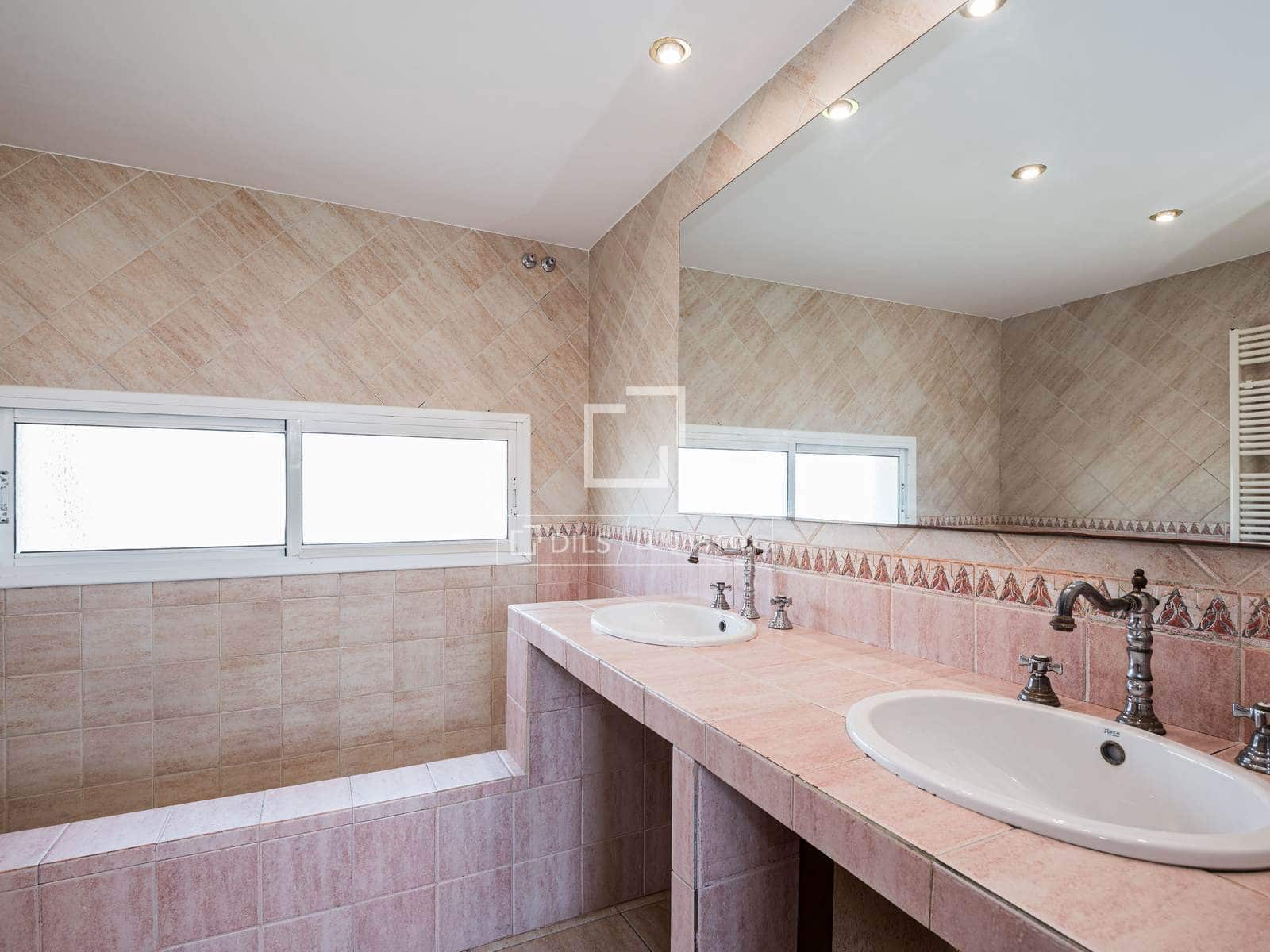 4 slaapkamer Villa te koop in Castelldefels met garage - € 1.390.000 (Ref: 9772427)