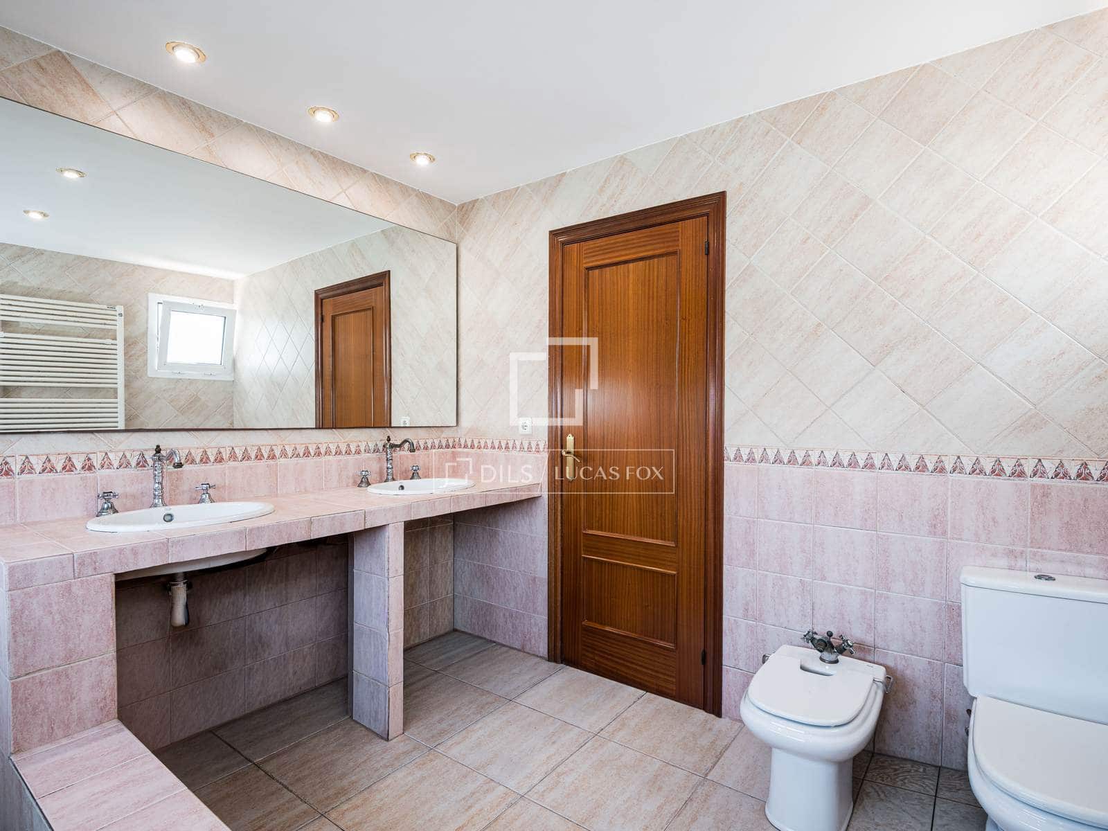 4 slaapkamer Villa te koop in Castelldefels met garage - € 1.390.000 (Ref: 9772427)