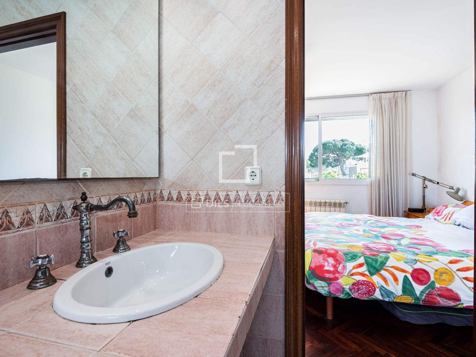 4 slaapkamer Villa te koop in Castelldefels met garage - € 1.390.000 (Ref: 9772427)