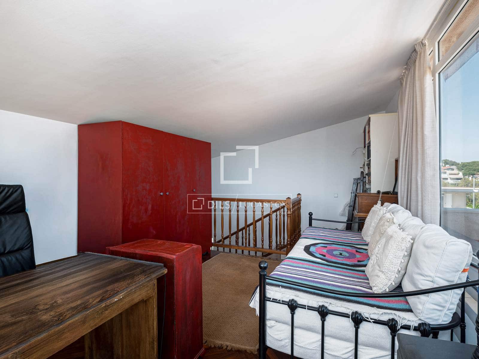 4 slaapkamer Villa te koop in Castelldefels met garage - € 1.390.000 (Ref: 9772427)