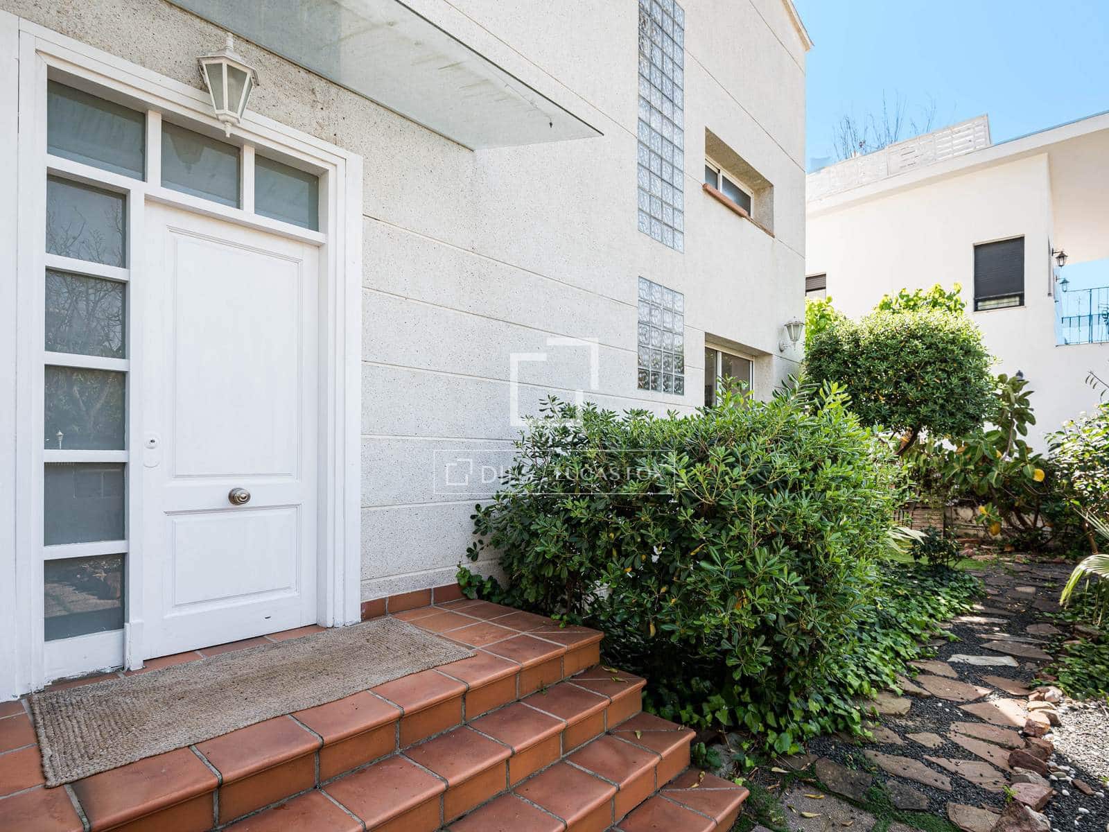 4 slaapkamer Villa te koop in Castelldefels met garage - € 1.390.000 (Ref: 9772427)