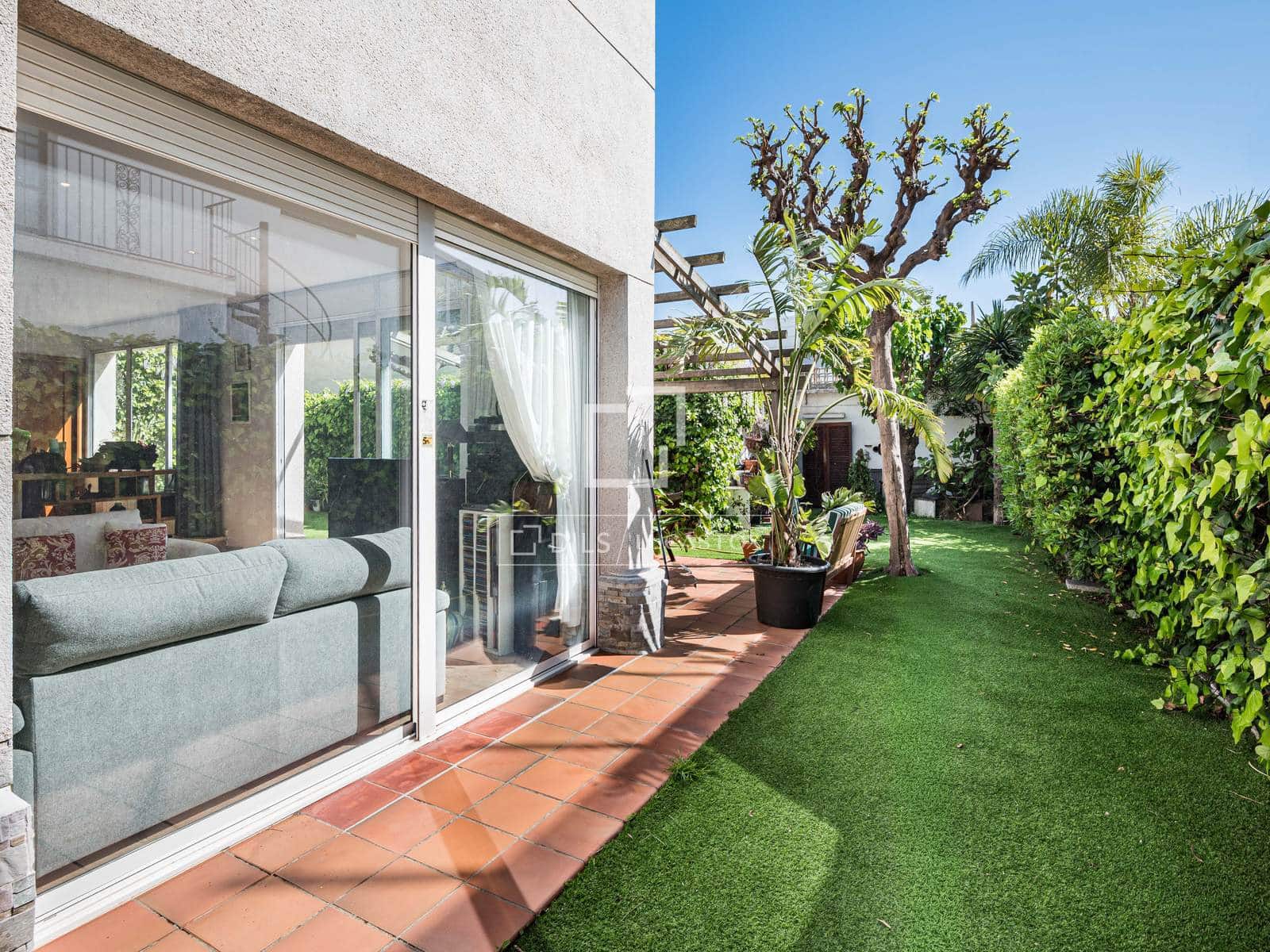 4 slaapkamer Villa te koop in Castelldefels met garage - € 1.390.000 (Ref: 9772427)