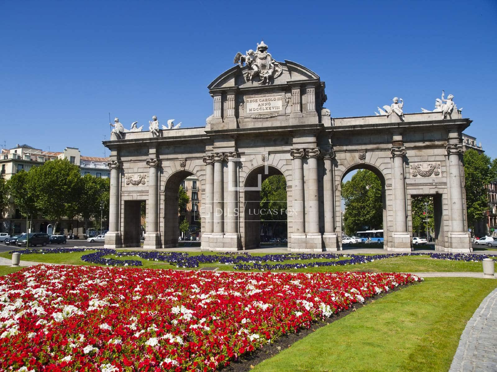 2 bedroom Penthouse for rent in Madrid city - € 3,400 (Ref: 9776870)