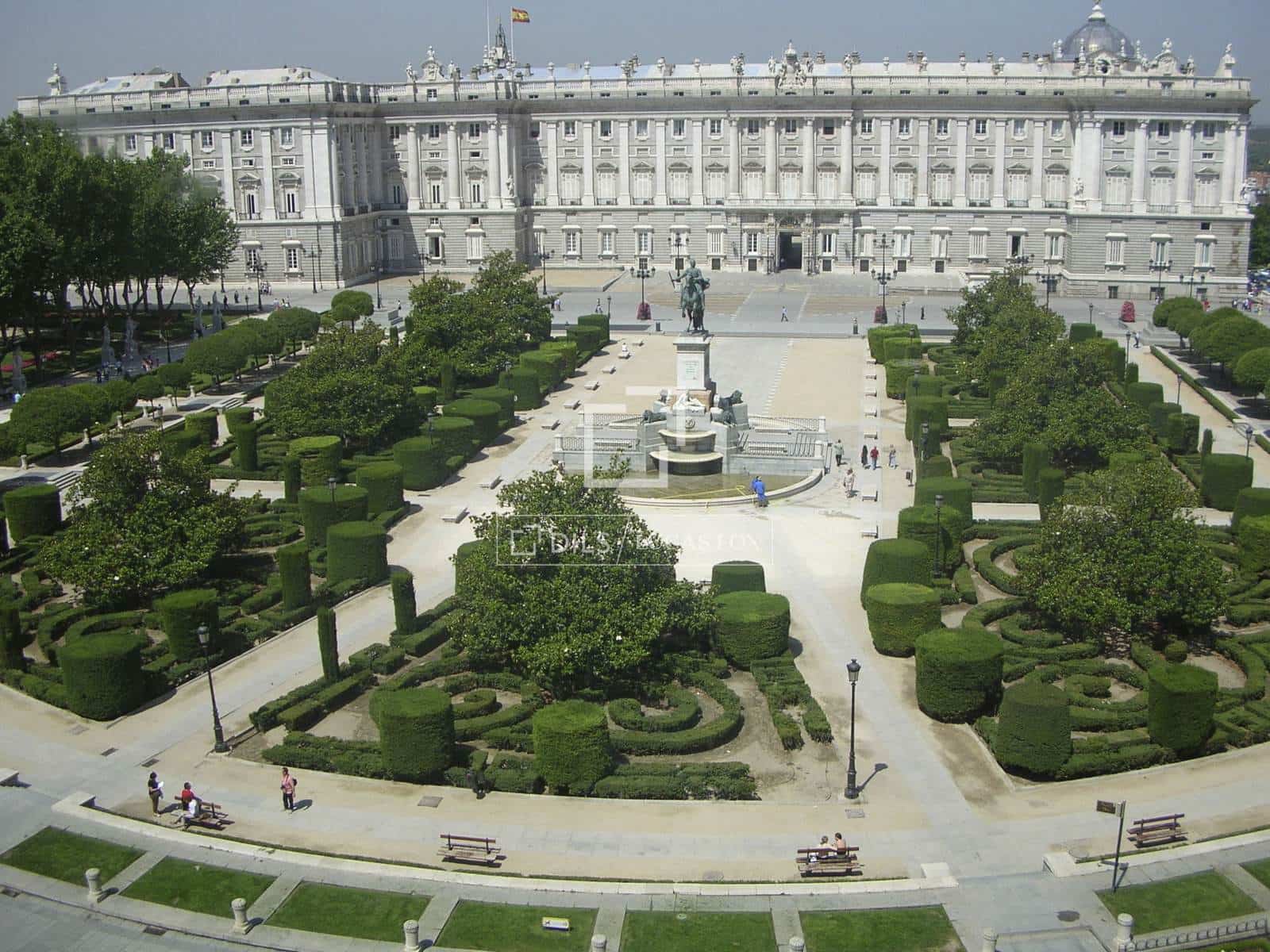 2 bedroom Penthouse for rent in Madrid city - € 3,400 (Ref: 9776870)