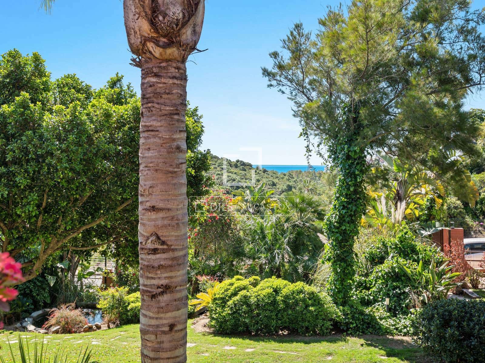 2 bedroom Apartment for sale in Casares with pool garage - € 359,000 (Ref: 9777083)