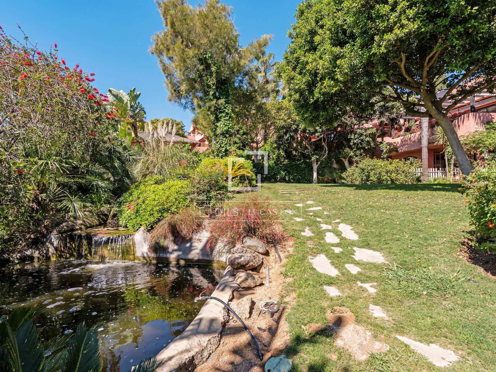 2 bedroom Apartment for sale in Casares with pool garage - € 359,000 (Ref: 9777083)