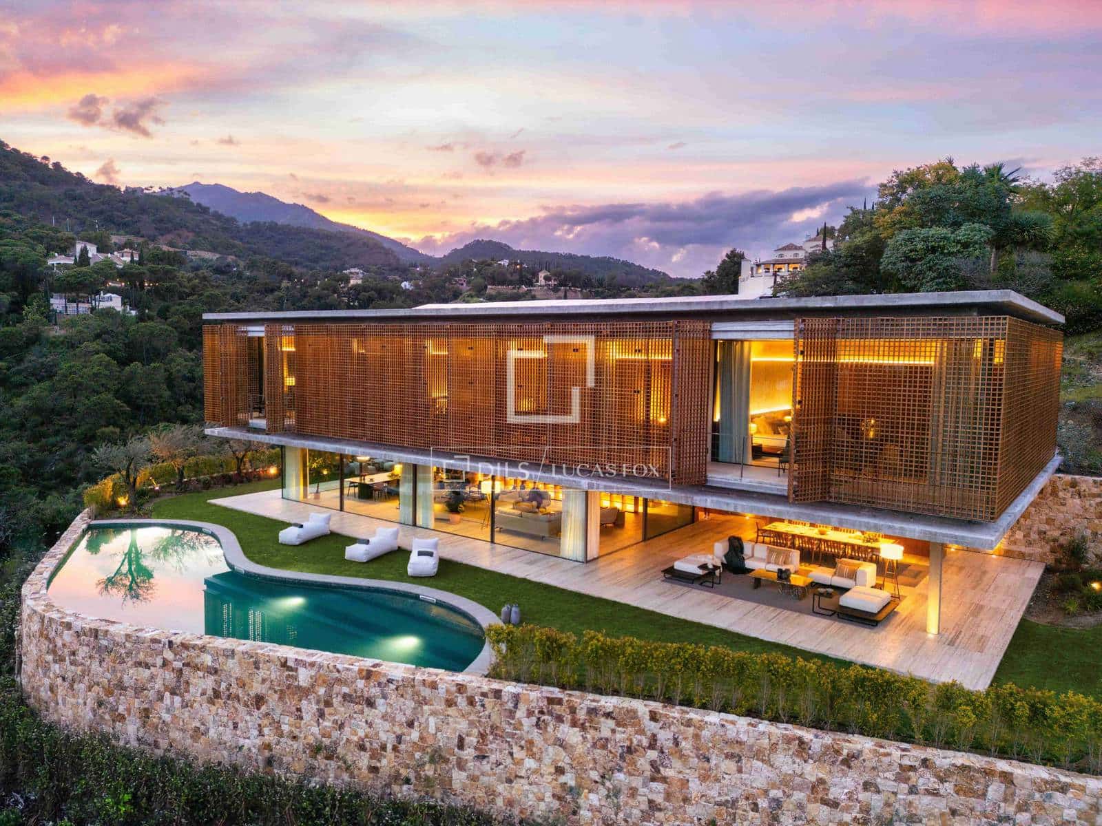 7 soverom Villa til salgs i Benahavis med svømmebasseng garasje - € 10 800 000 (Ref: 9777085)