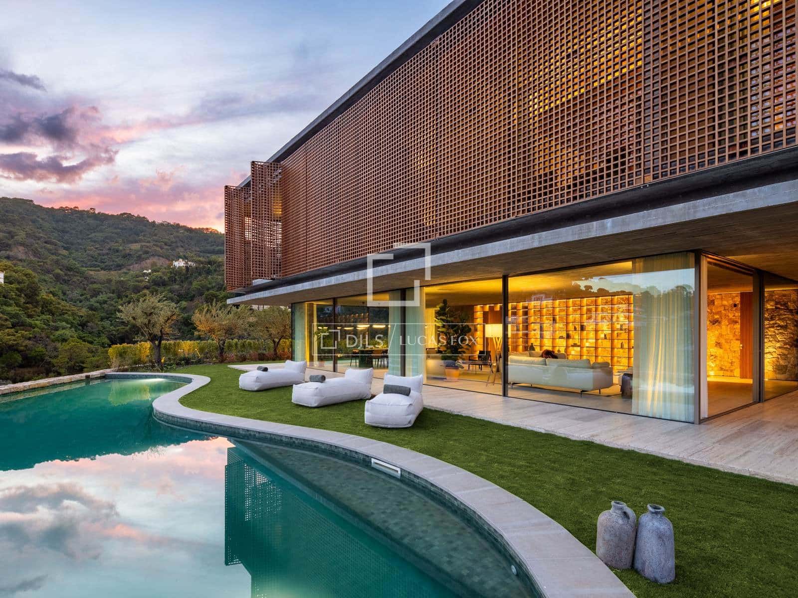 7 soverom Villa til salgs i Benahavis med svømmebasseng garasje - € 10 800 000 (Ref: 9777085)