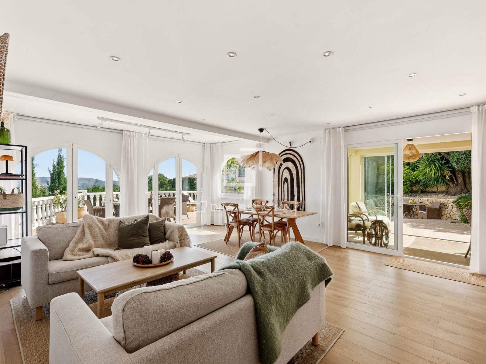 4 soverom Villa til salgs i La Nucia med svømmebasseng garasje - € 885 000 (Ref: 9777230)