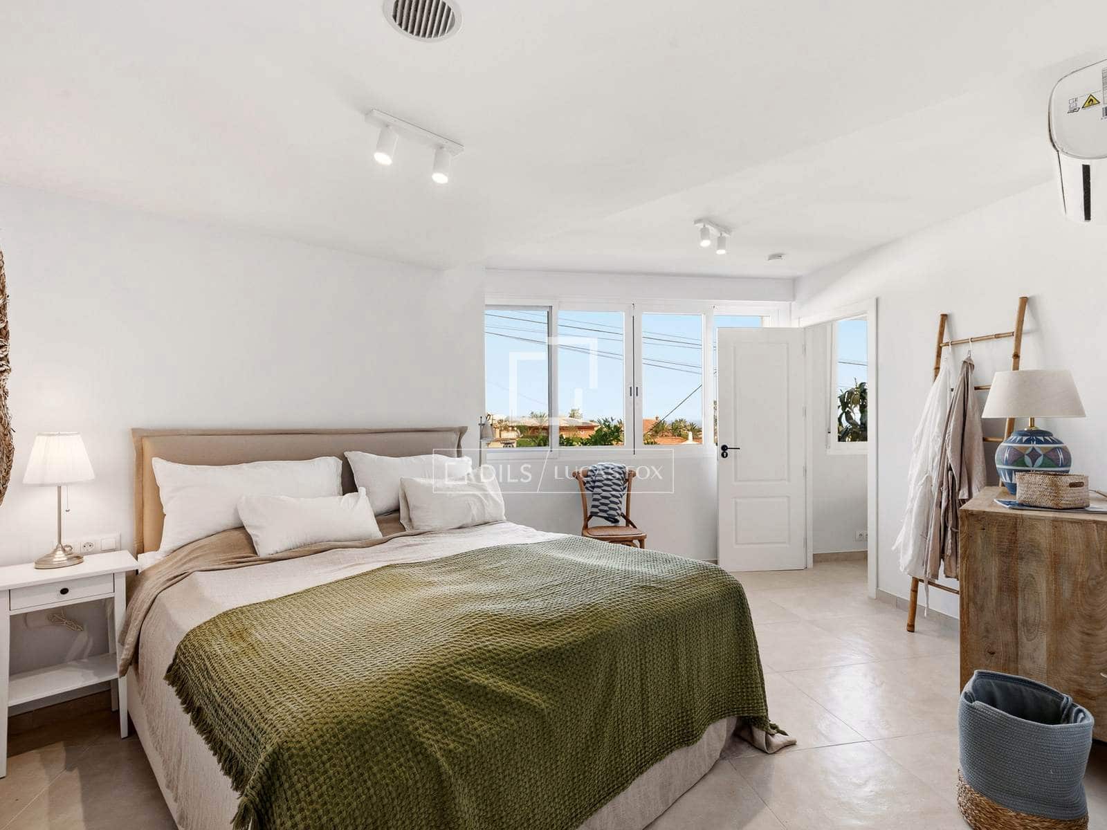 4 soverom Villa til salgs i La Nucia med svømmebasseng garasje - € 885 000 (Ref: 9777230)